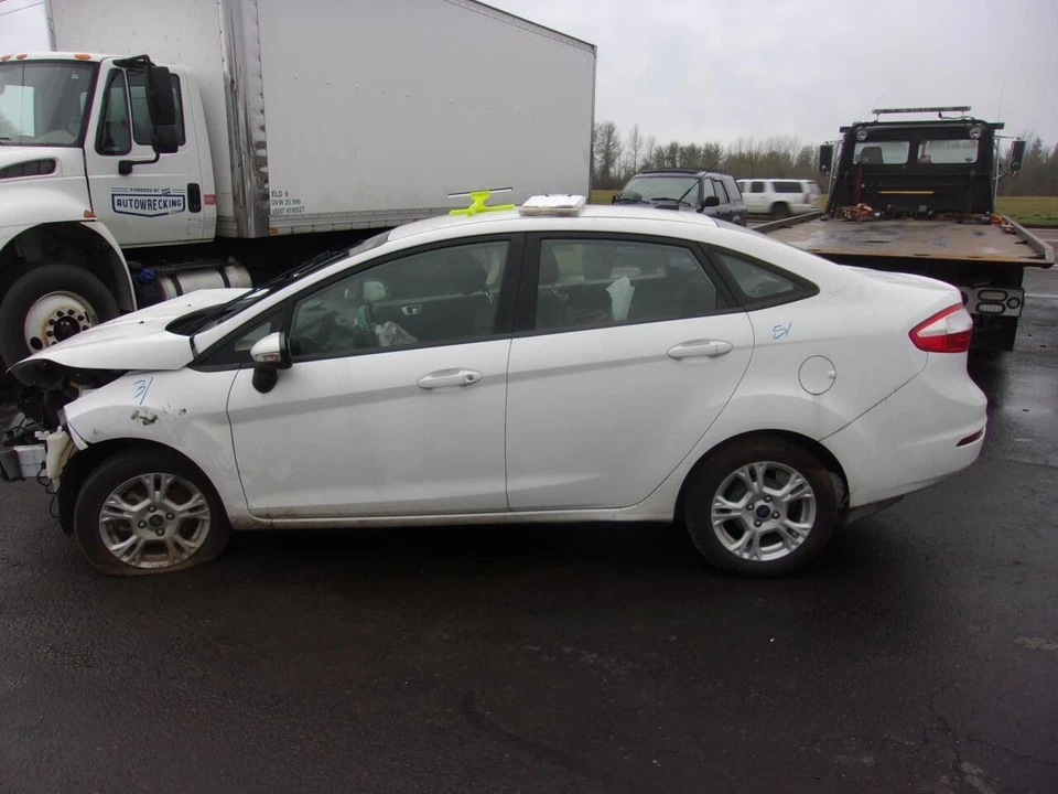 Guantera usada se adapta a: Ford Fiesta 2016 grado A Foto 4 de 4