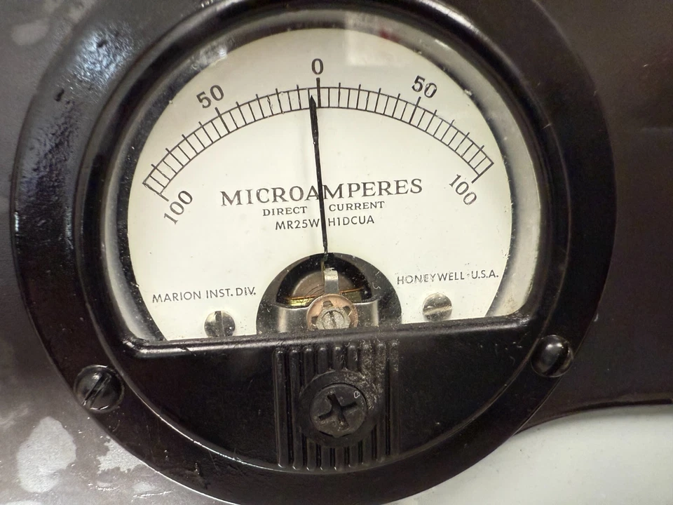 Receptor de tubo Nems Clarke série 1670 | Rádio militar da Guerra Fria propósito especial - Imagem 4 de 4