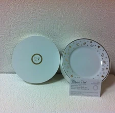 THE PAMPERED CHEF ADORABLE SET OF 4  8" GOLD & WHITE DESSERT PLATES IN GIFT BOX