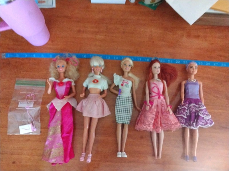 Barbies And Friends, Lot Of 5