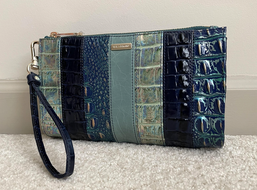 Brahmin DAISY grande fermeture éclair Lthr poignet pochette BLUE FLASHBACK dragon dauphin neuf avec étiquette - Photo 5/15
