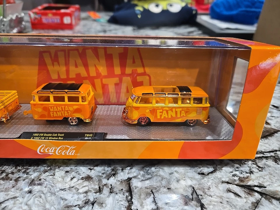 M2 Machines Auto Hauler 1960 Volkswagen Double Cab VW Bus Fanta (750 Pcs) Chase - Image 3 of 4