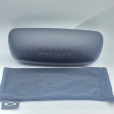 Oakley Black Medium Eyeglasses Sunglasses Case and Cloth. Pre-owned Read.