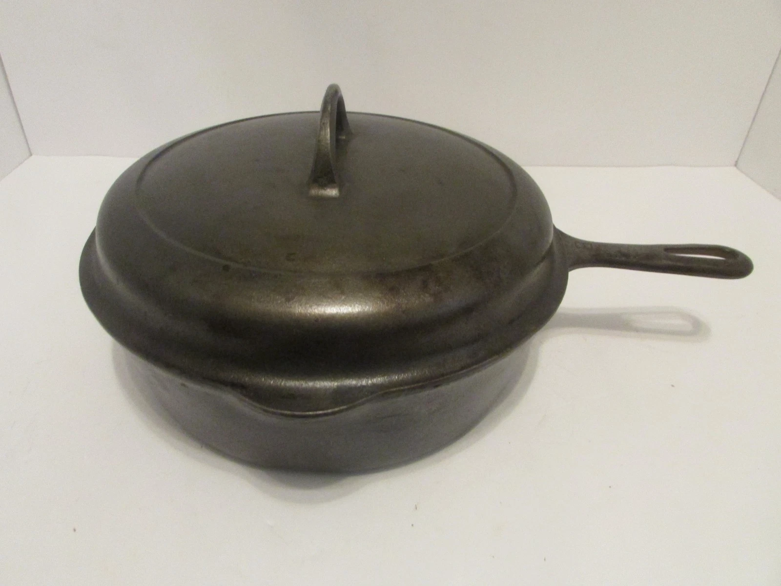 Vintage Griswold Deep Cast Iron Chicken Fryer 777B Skillet w/ 1098B Lid
Opens in a new window or