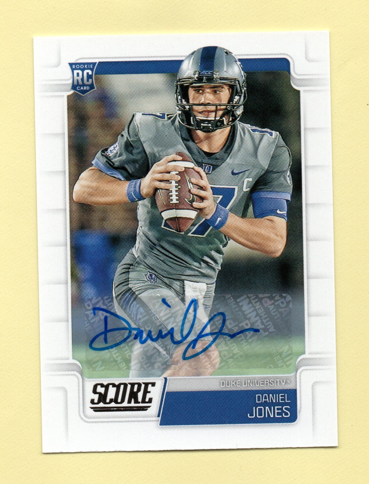 2019 Panini Score SIGNATURES Daniel Jones RC AUTOGRAPH - #331 - COLTS