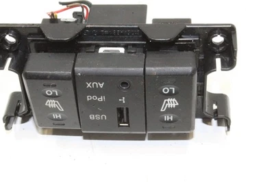 HYUNDAI SANTA FE MK2 CM 98120-2B000 USB AUX-In Socket Ports Seat Heating 2011 - Photo 1/3
