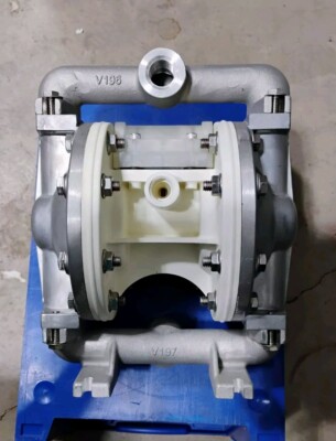 Versamatic E5AP6X669C Air Operated Diaphragm Pump 1/2'' Aluminum/Santoprene NOS