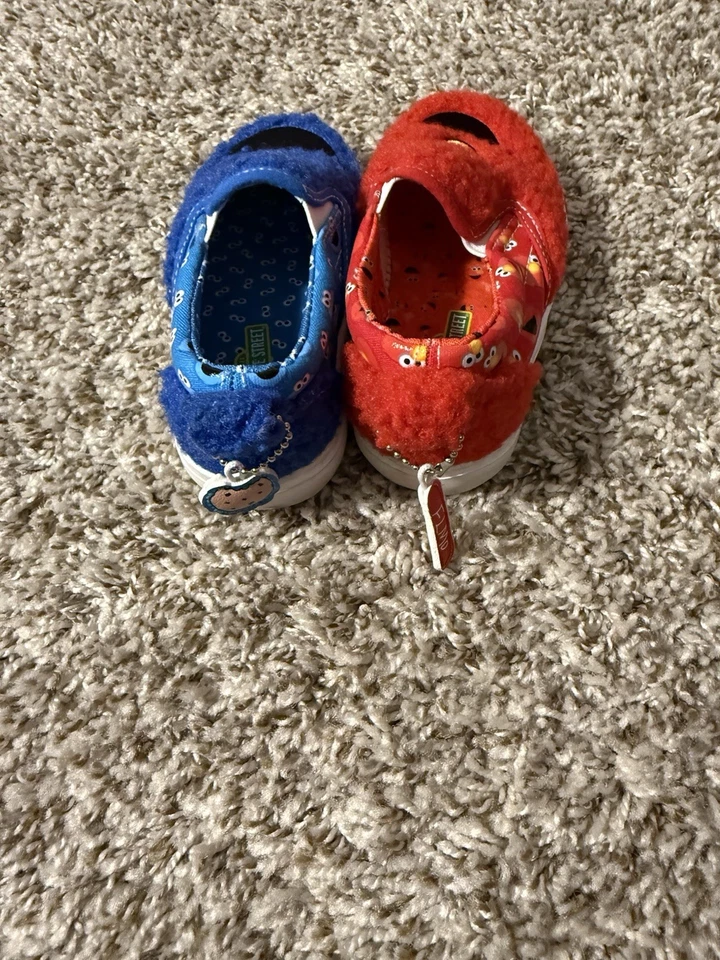Zapatos sin cordones difusos Sesame Street Elmo Cookie Monster talla 7 par mixto Foto 2 de 4