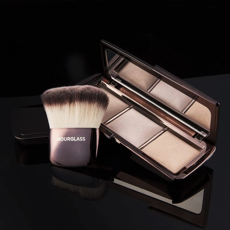Cruelty-Free Vegan Highlighting Palette for a Flawless Glow - Light Coverage - Image 4 of 4