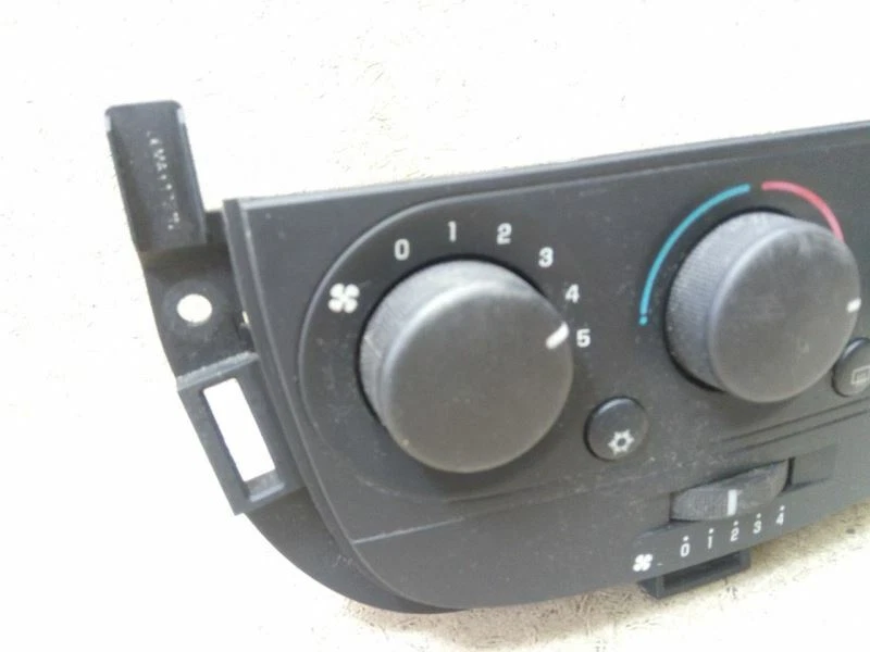 Control de temperatura climático con aire acondicionado trasero 15882287 para Chevrolet Uplander W91 05-09 Foto 2 de 4