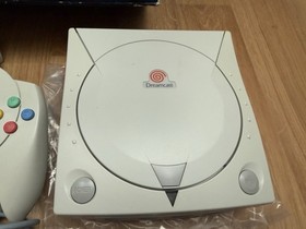 Sega Dreamcast Console Bundle &mdash; Controller, Cables, 4 Games: CIB + Tested!