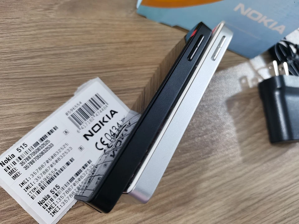 Nokia 515 desbloqueado 2G/3G - Preto/branco - Celular testado - Imagem 4 de 4