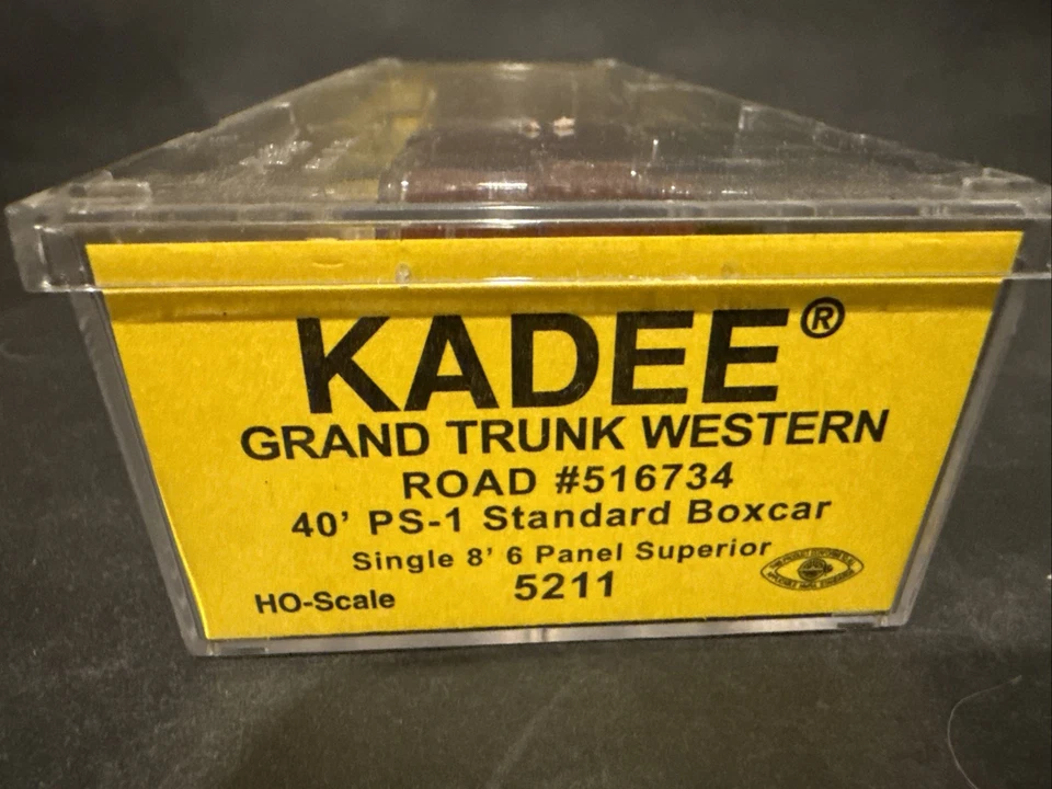 Kadee 5211 Grand Trunk Western Road #516734 40' PS-1 Standard Boxcar - Image 4 of 4