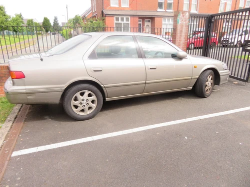 Toyota Camry 2.2 AUTOMATIC vgc failed MOT - Picture 4 of 16