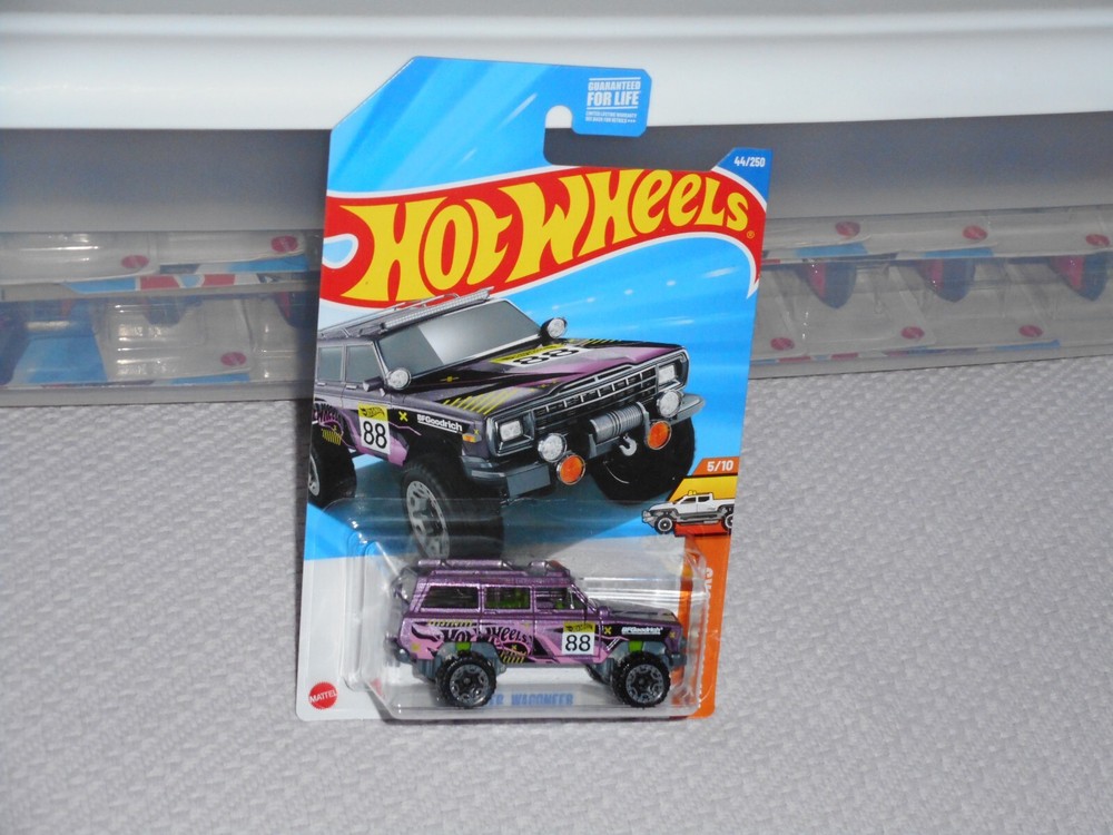 2025 HOT WHEELS HOT TRUCKS 1988 JEEP WAGONEER PURPLE SWEET!!!