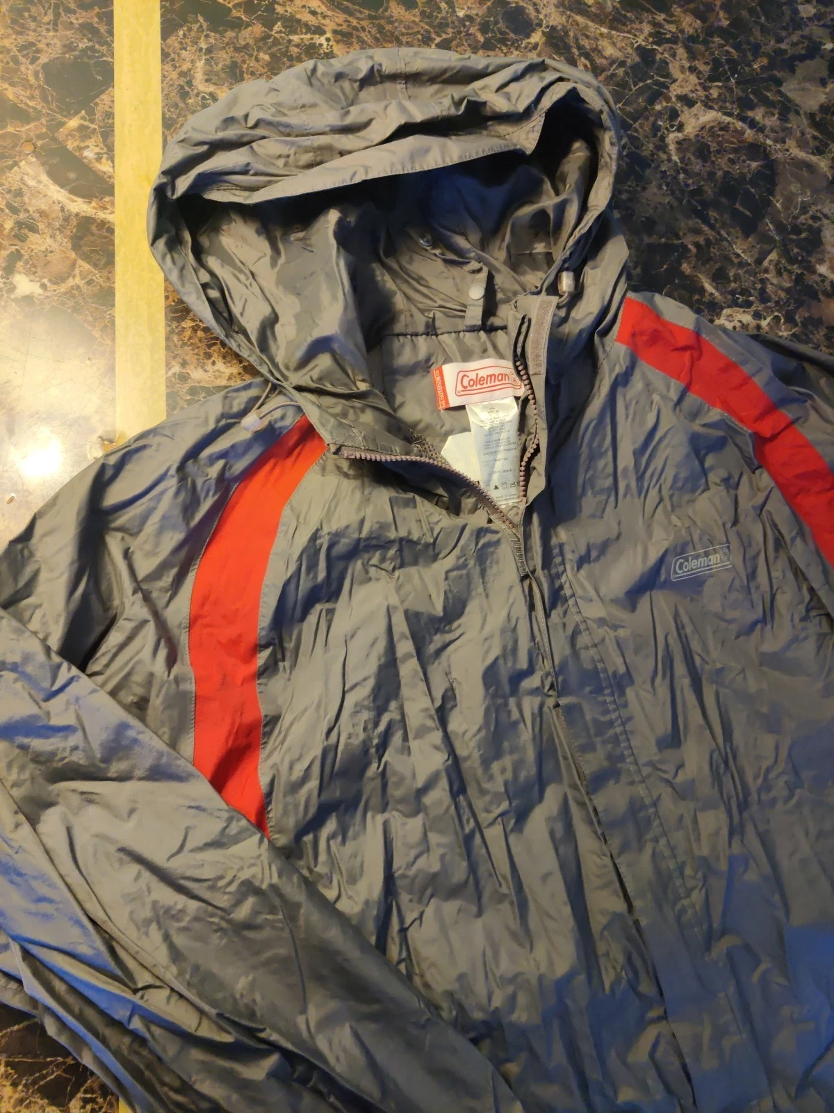 Coleman Men XL Hooded Jacket Coat Gray/Red Nylon Rain Lightweight Windbreaker
Opens in a new window 