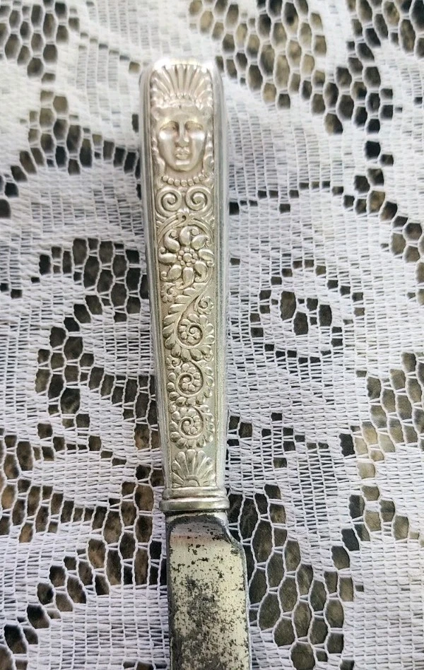 🤪¡RARO DESGASTADO c1886! CUCHILLO DE DESAYUNO DENTADO CABEZA ASIRIA CHAPADO EN PLATA🔎👀 Foto 3 de 4