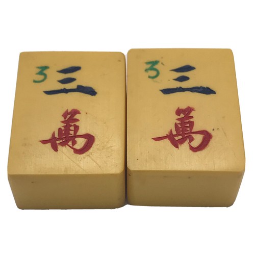 2 Vtg MATCHING Three Character Cream Yellow Bakelite Mahjong Mah Jong Tiles