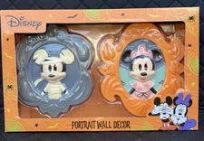 Disney Mickey Minnie Haunted Mansion Halloween Wall Plaque 2025 Collectible New