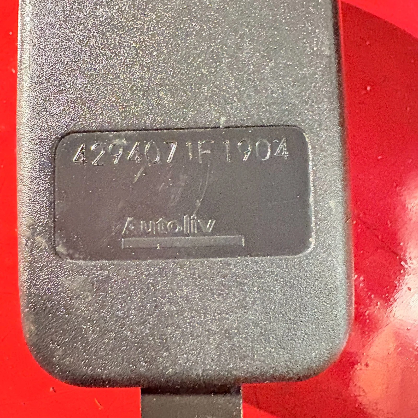 Actual Autoliv Peugeot 307 CC seat belt buckle close-up and code