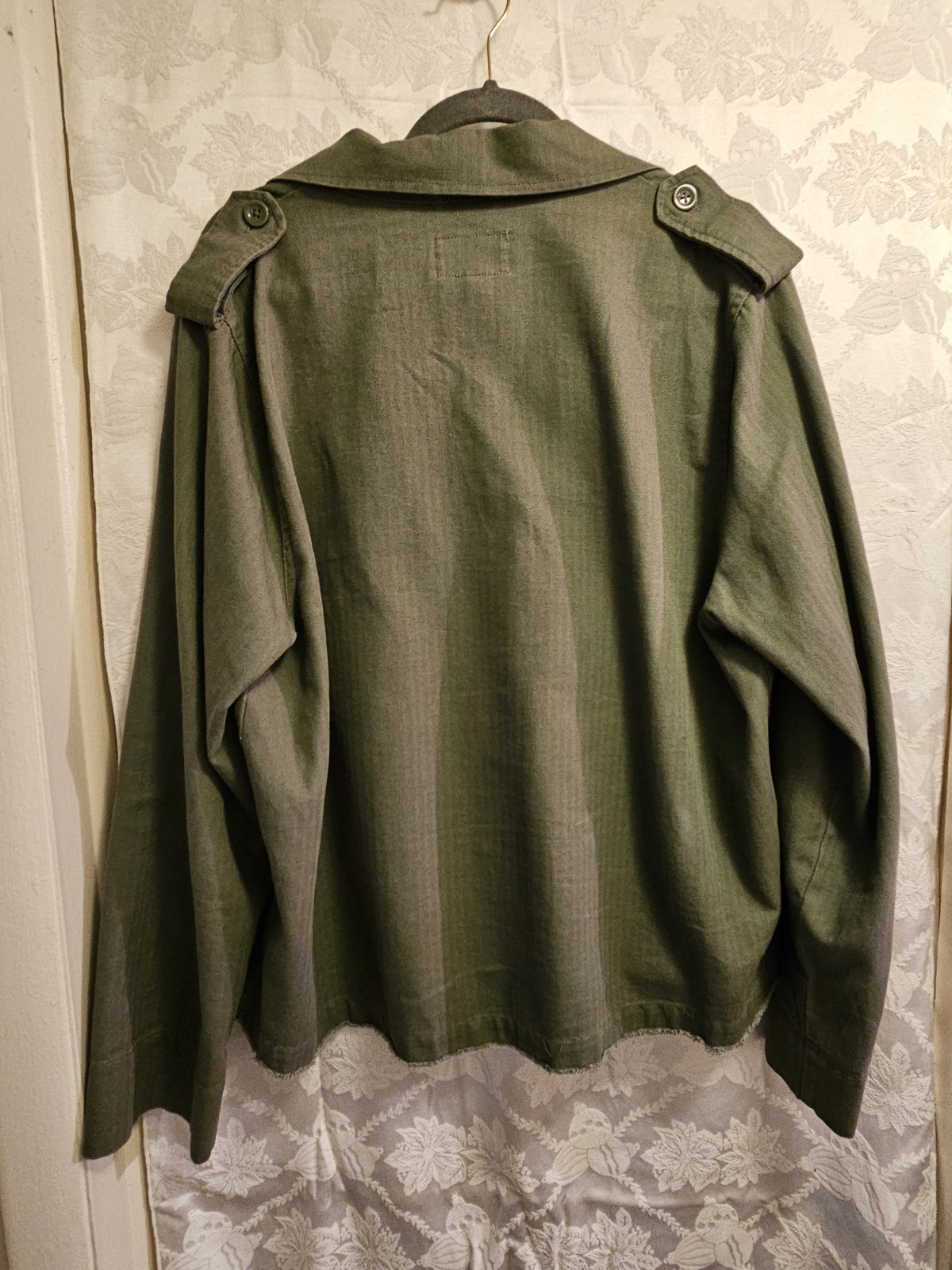 Universal Thread Green Button Front Lightweight U… - image 3