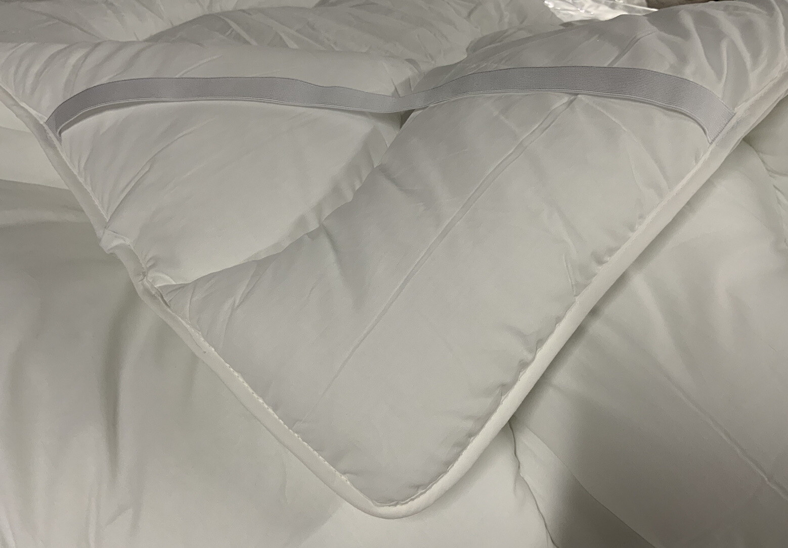 SINGLE MATTRESS PAD LIGHT FILL TOPPER SOFT MICROFIBRE 4 X STRAPS G184