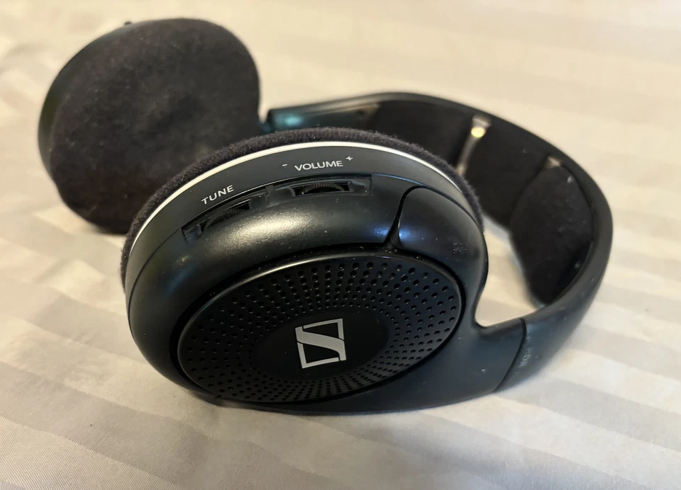 Sennheiser RS 116 On-Ear Wireless Headphones for Parts or Repair - Image 4 of 4