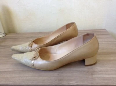 chaussures LARIO escarpins beige 37,5 chevreau bout cuir perforé très bon état - Photo 1/2