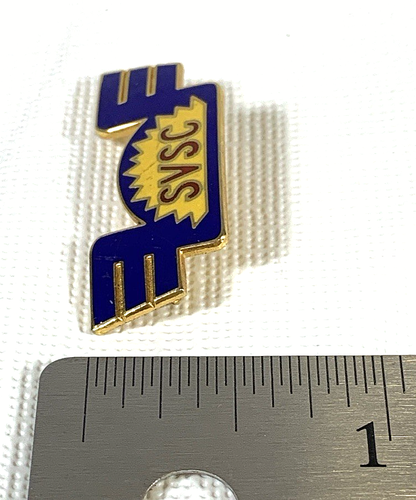 Insignia prendedor esmaltada vintage Sun Valley Ski Club Idaho, SVSC, aprox. 1 1/4" x 1/2" - Imagen 6 de 6