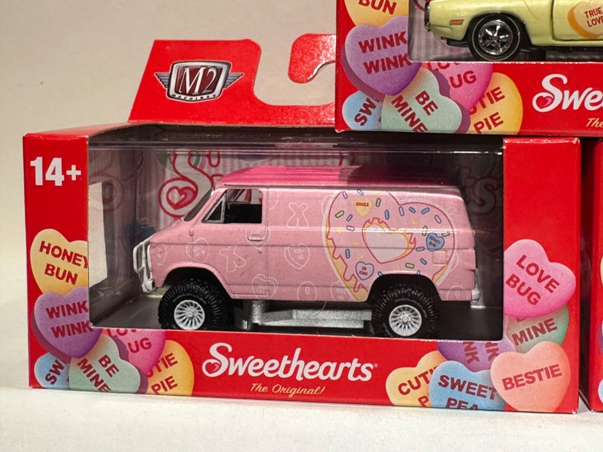 2026 M2 MACHINES, SWEETHEARTS, 1/64 COMPLETE SET OF 6 WITH SLEEVE