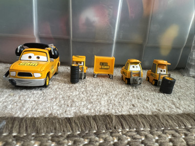 Disney Pixar Cars Octane Gain Team Pit Crew Set | eBay UK