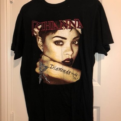 RIHANNA DIAMOND WORLD TOUR  Reprinted Black Men Short Sleeve Cotton T-Shirt
