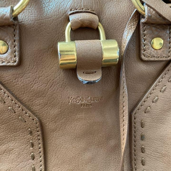 Yves Saint Laurent Muse cammello 17 7 pollici 40