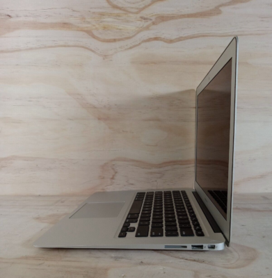 Apple A1369 MacBook Air 13.3