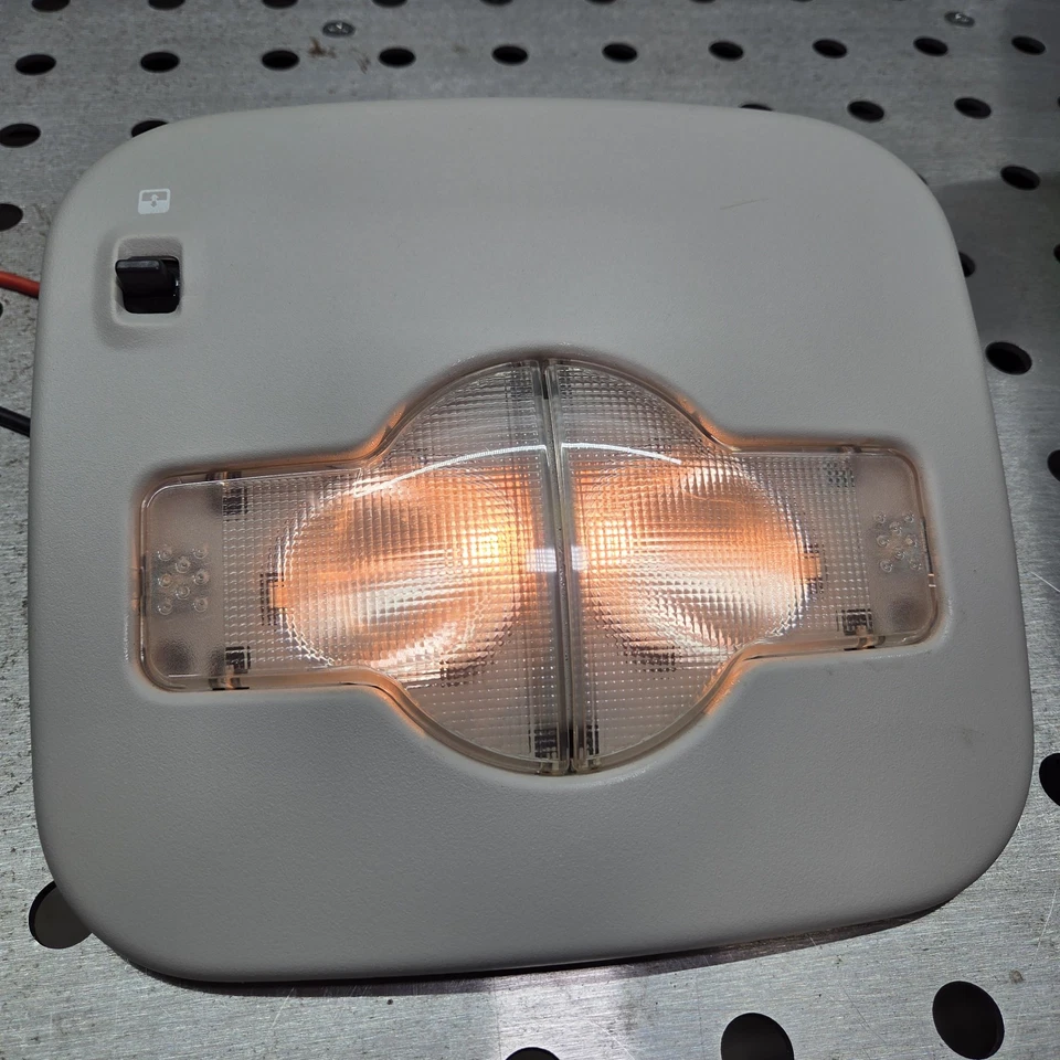 Pontiac Grand Prix 2004-2008 consola aérea domo mapa luz lámpara techo corredizo gris Foto 2 de 4