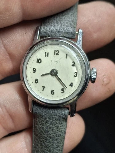 Timex Silver Tone Ladies Vintage 1960s Mechanical Handwind Retro Watch Classic