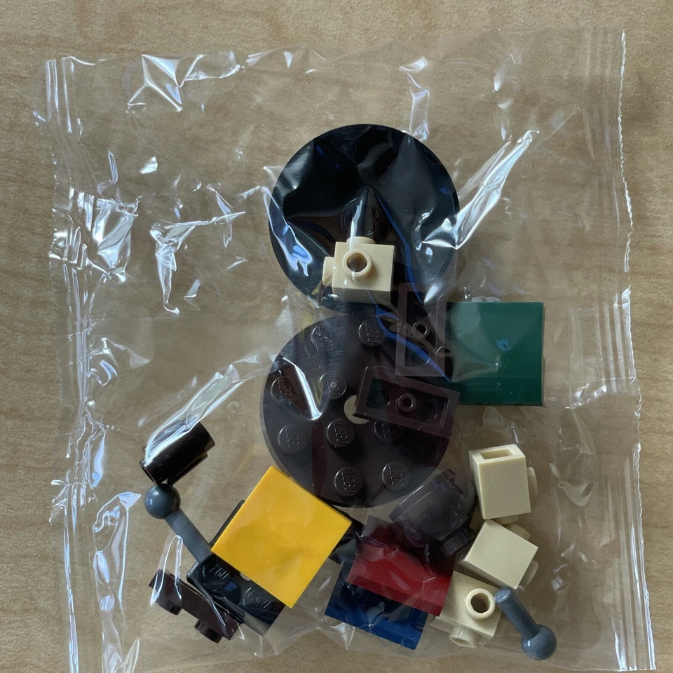 LEGO 76390 - Harry Potter - 2021 Advent Calendar - Game Spinner / Scoring Top - Image 3 of 3