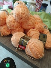 Strickgarn  Apricot Microfaser 12 Knäuel