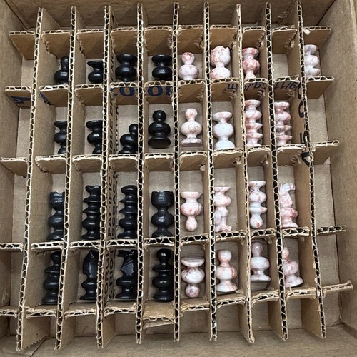 VTG Marble Onyx Chess Set Hand Carved Black Pink Stone Board & Pieces -1 glued - Picture 4 of 11