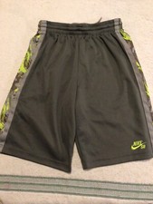 Boys NIKE SB Athletic Shorts Size Large 12-13 Nice