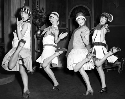 Photo 8x10 années 1920 LEGGY FLAPPERS DANSANT LE CHARLESTON sans