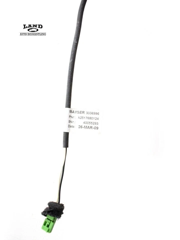 MERCEDES W251 R-CLASS REAR VENT GLASS QUARTER GLASS RUBBER WEATHER SEAL SET - Image 4 of 4