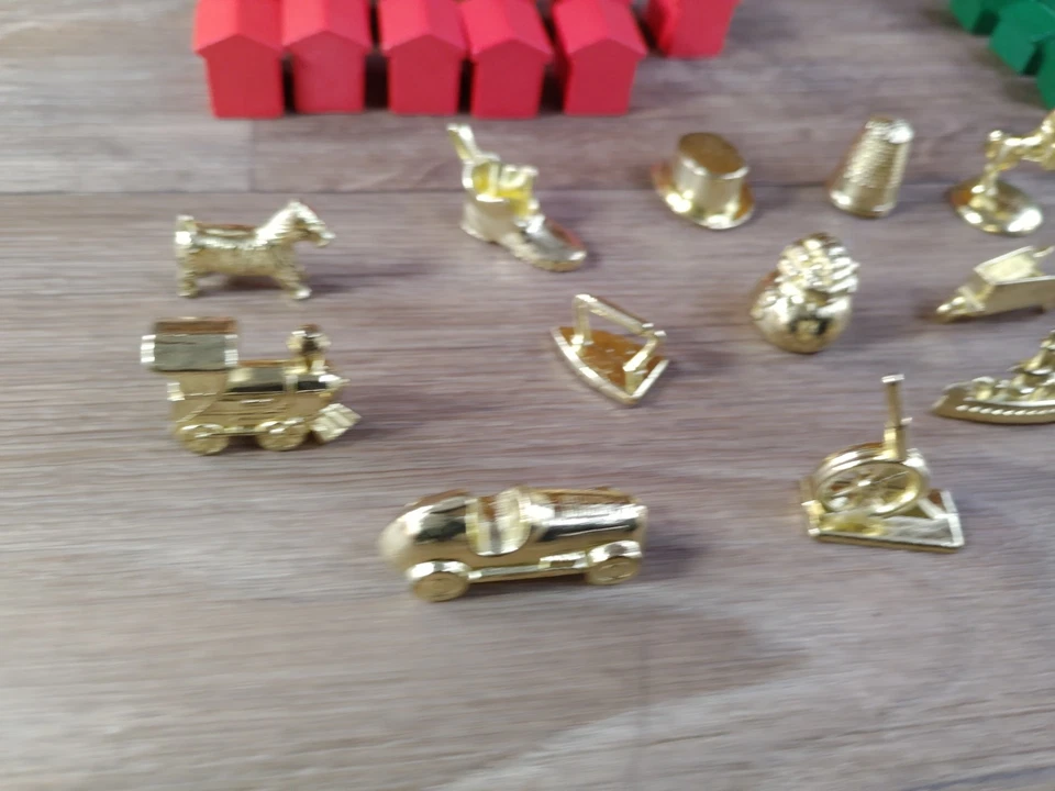 Monopoly Deluxe Edition 1998 Replacement Pieces Wooden Houses & Hotels & Tokens - Image 2 of 4