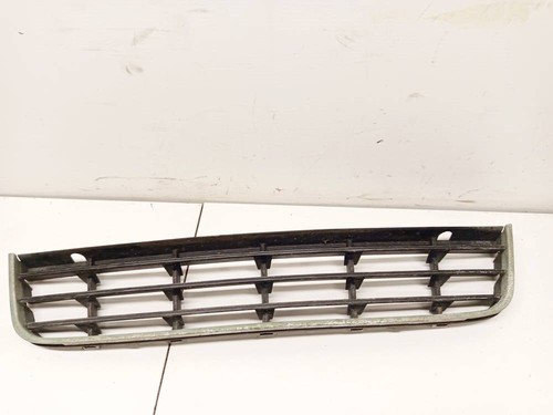 05322450 Stoßstangengrill vorne Mitte  Volkswagen Passat DE2682611-55
