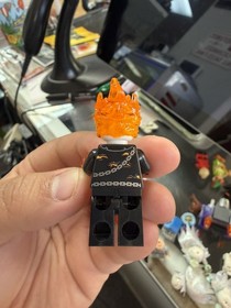 LEGO MARVEL 76058 GHOST RIDER Minifigure "Johnny" Blaze White Head Orange Chain