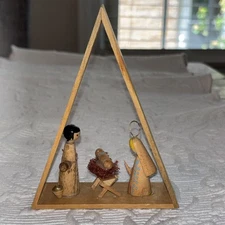 Vintage Handmade 5” Wooden Nativity Creche Manger Stable Mary Joseph Jesus Wood