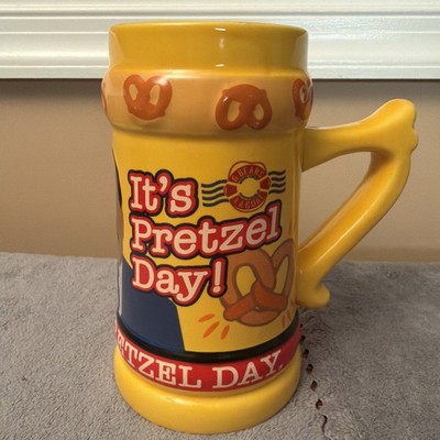 Leslie David Baker The Office ''I Like Pretzel Day'' Stanley Fred Nats Mug SGA