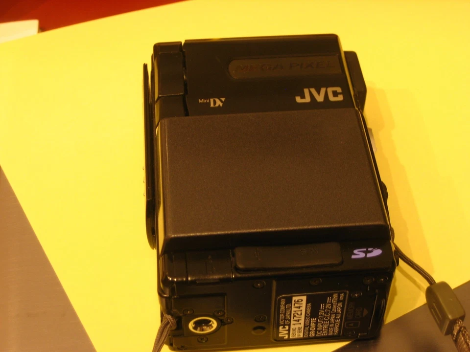 JVC GR-DVP 7 Camcorder Videokamera Digital Camera Filmkamera 200x Digitaler Zoom - Bild 3 von 4