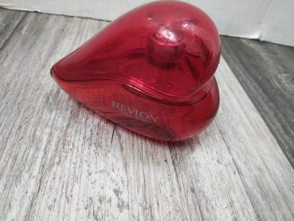 REVLON LOVE IS ON Eau De Toilette Spray 1.7 OZ Foto 3 de 4