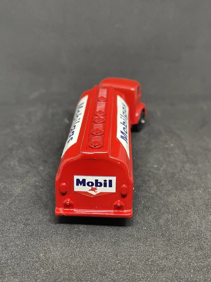 Vintage Lesney Matchbox Accessory Major Pack Custom Mobilgas Tanker  Restored. - Image 4 of 4